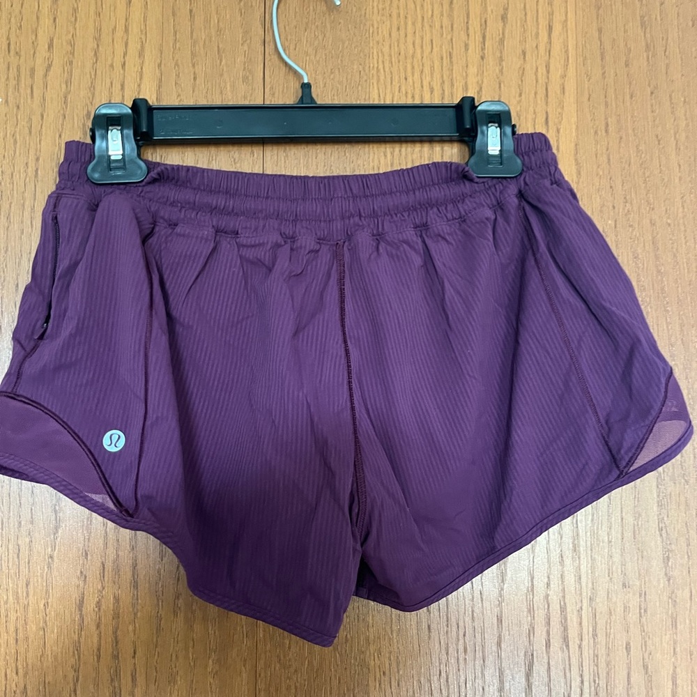 Lululemon Hotty hot low rise running shorts